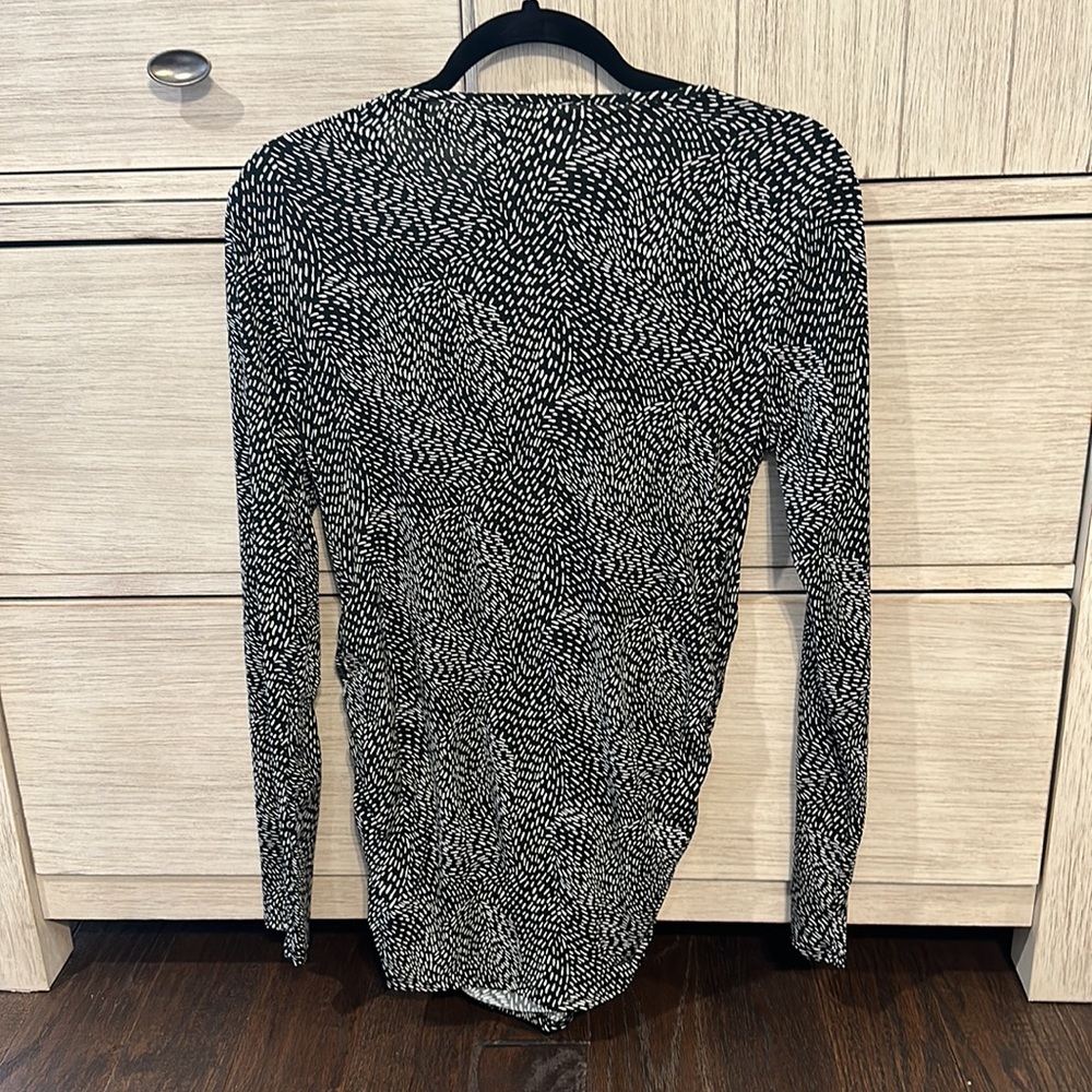 Maternity top. - Picture 2 of 3